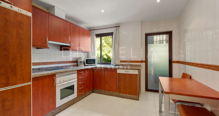 Élégant appartement en rez-de-chaussée avec vaste terrasse couverte à Vasari Resort, Nueva Andalucía