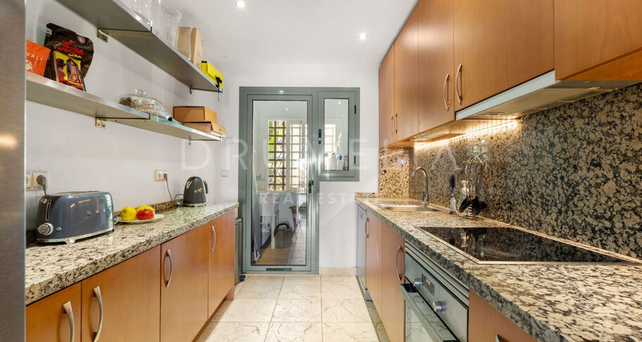 Appartement te koop in Benatalaya, Estepona Oost