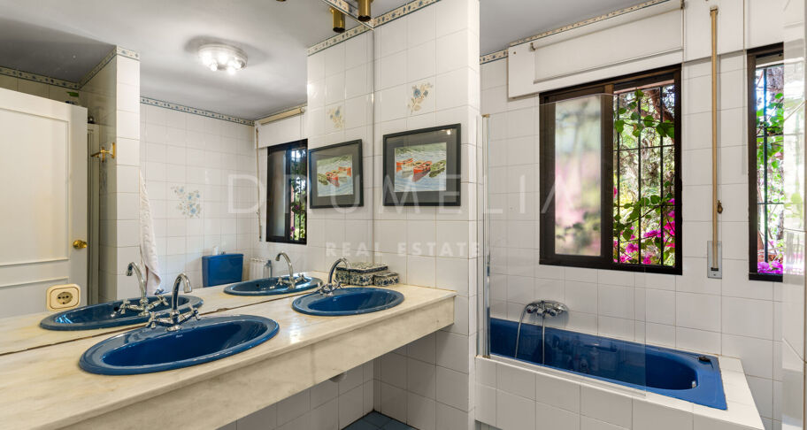 Encantadora villa andaluza en Las Lomas del Marbella Club