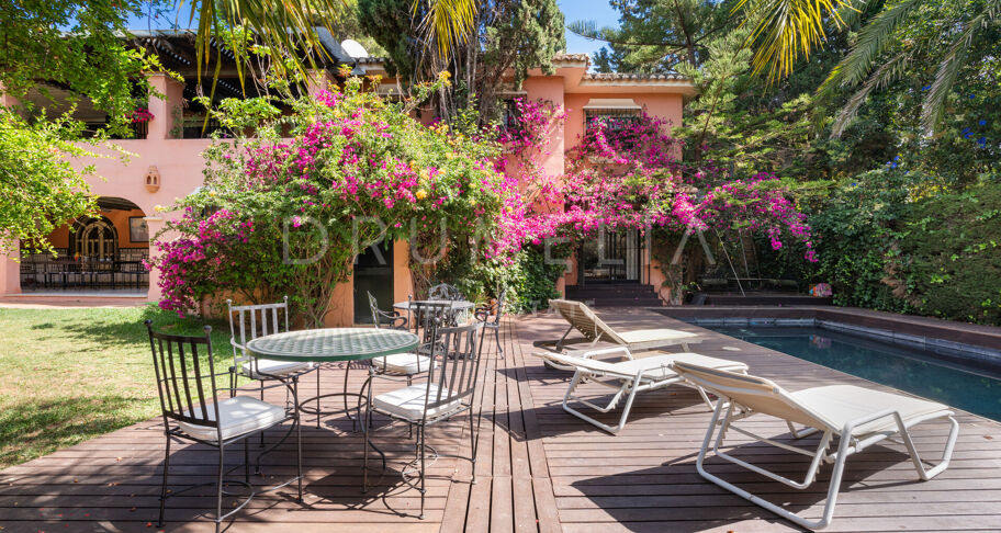 Encantadora villa andaluza en Las Lomas del Marbella Club