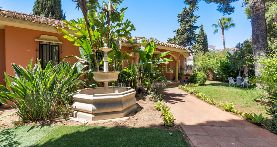Encantadora villa andaluza en Las Lomas del Marbella Club