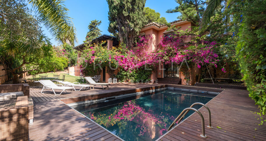 Encantadora villa andaluza en Las Lomas del Marbella Club