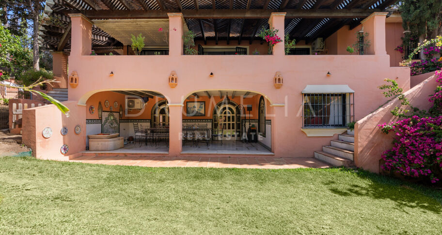 Encantadora villa andaluza en Las Lomas del Marbella Club