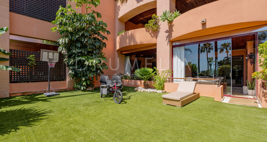 Elegante Erdgeschosswohnung mit privatem Garten