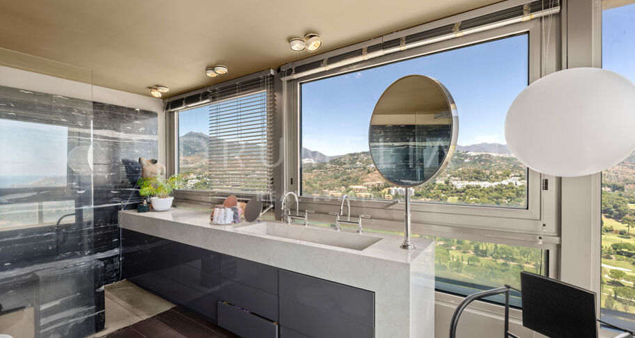 Exklusives Panorama-Penthouse in einer der begehrtesten Gegenden von Ost-Marbella