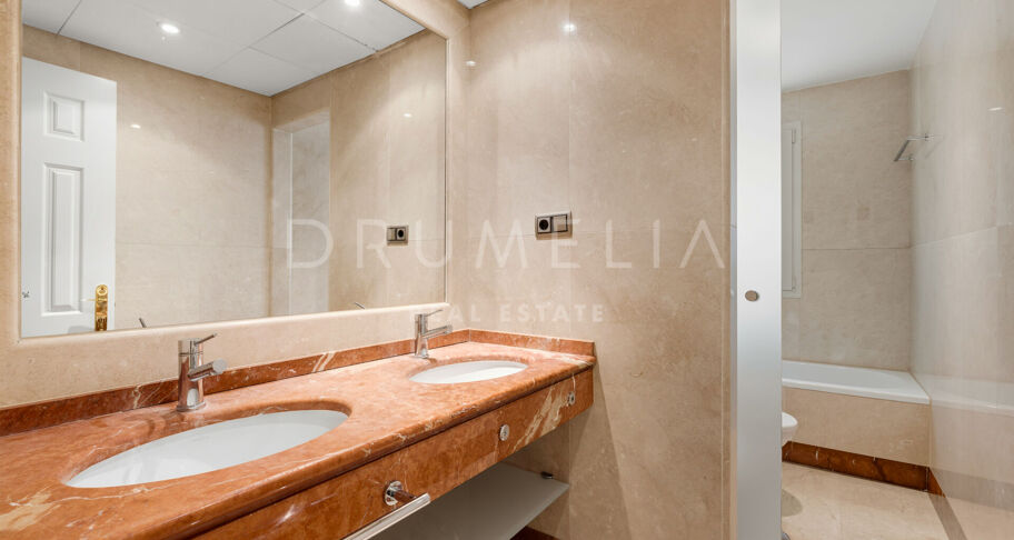 Exklusives Apartment in Condado de Sierra Blanca - Panoramablick auf Meer und Berge in einer der renommiertesten Gegenden Marbellas