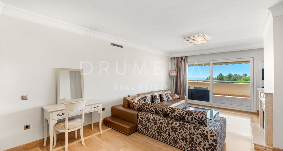 Exklusives Apartment in Condado de Sierra Blanca - Panoramablick auf Meer und Berge in einer der renommiertesten Gegenden Marbellas