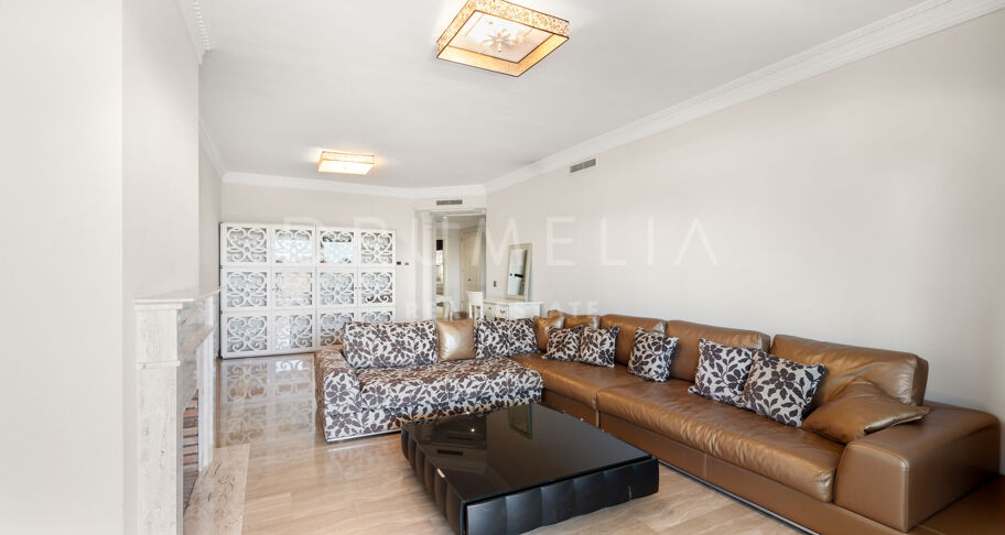 Exklusives Apartment in Condado de Sierra Blanca - Panoramablick auf Meer und Berge in einer der renommiertesten Gegenden Marbellas