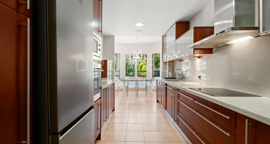 Exklusives Apartment in Condado de Sierra Blanca - Panoramablick auf Meer und Berge in einer der renommiertesten Gegenden Marbellas