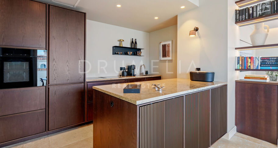 Appartement rénové en front de mer à Andalucía del Mar, Puerto Banús