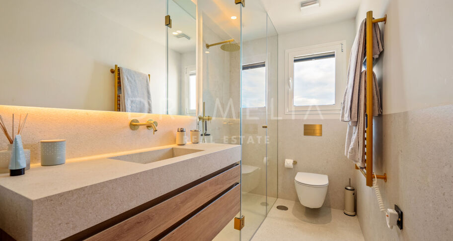 Appartement rénové en front de mer à Andalucía del Mar, Puerto Banús