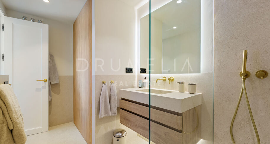 Appartement rénové en front de mer à Andalucía del Mar, Puerto Banús