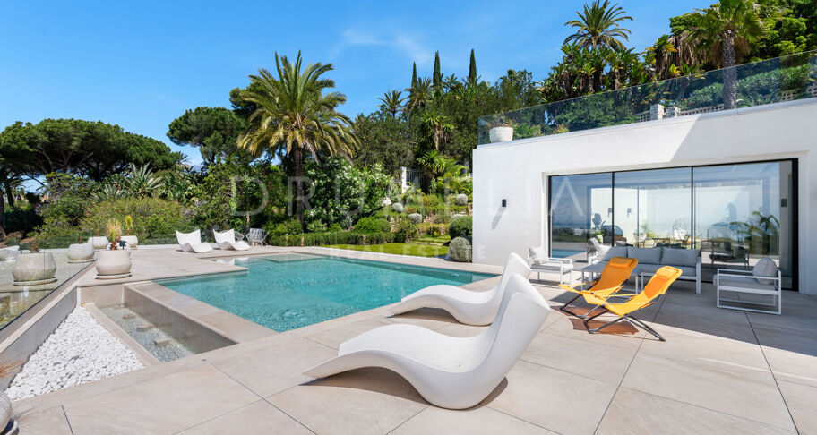 Contemporary Sea-View Villa in Río Real, Marbella