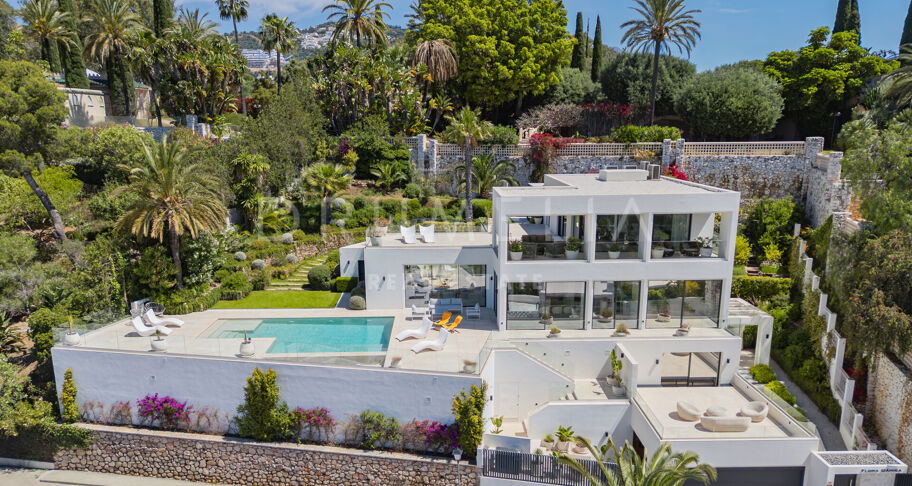 Contemporary Sea-View Villa in Río Real, Marbella
