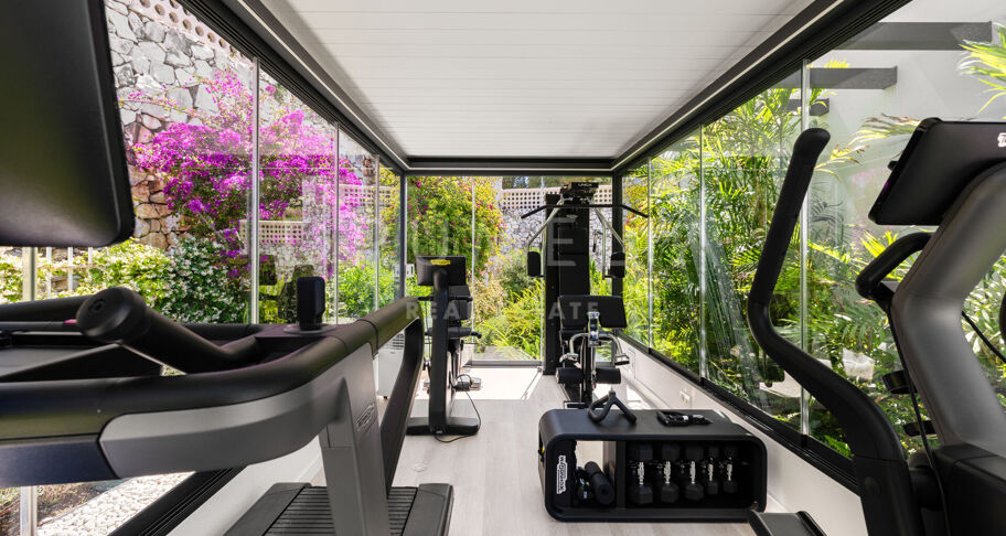 Contemporary Sea-View Villa in Río Real, Marbella