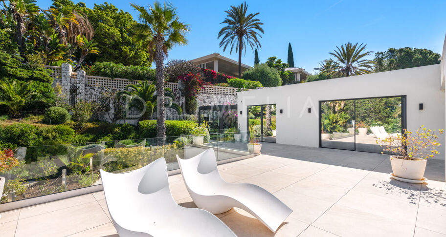 Contemporary Sea-View Villa in Río Real, Marbella