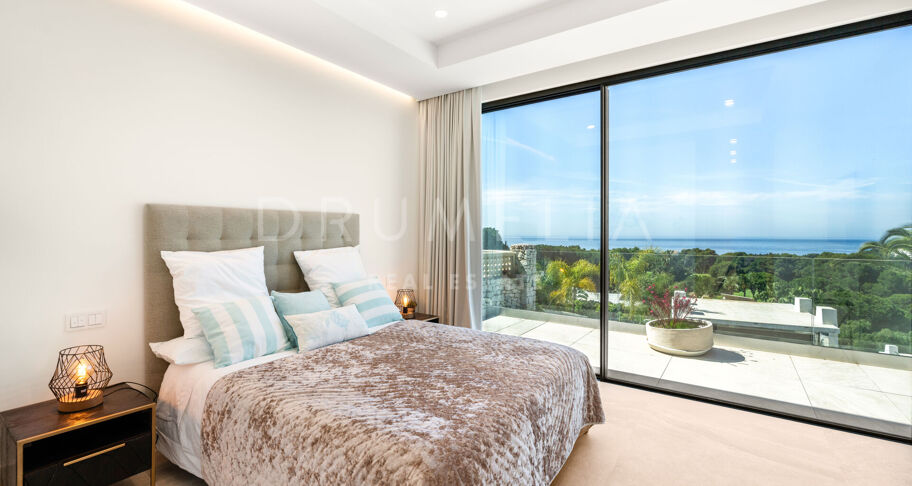 Contemporary Sea-View Villa in Río Real, Marbella
