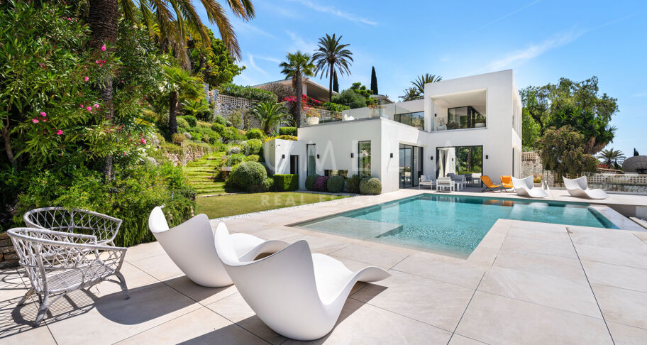 Contemporary Sea-View Villa in Río Real, Marbella
