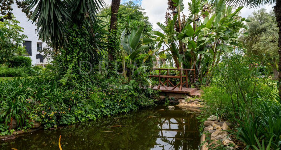 Fantastisk, nyligen renoverad markplanslägenhet i Jardines del Puerto, Puerto Banús