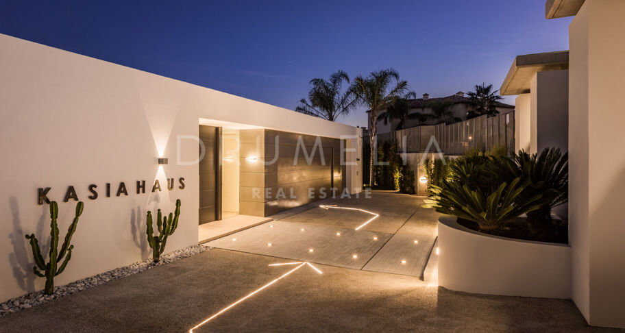 Villa Kasia - Contemporary villa with panoramic sea and mountain views