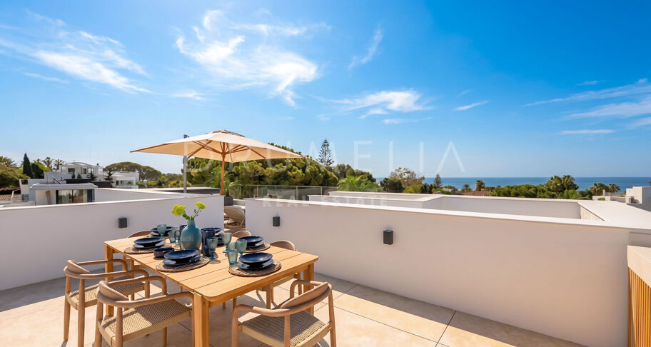 Moderne villa aan het strand in Marbesa met zeezicht