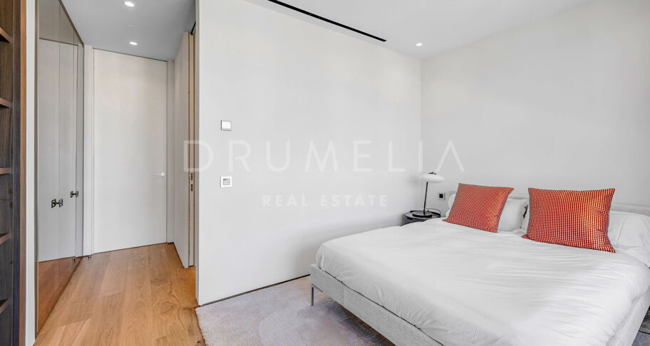 Penthouse contemporain avec piscine privée et vues sur la mer sur le Golden Mile de Marbella
