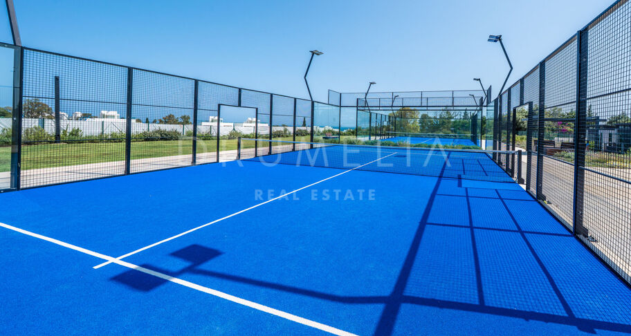 Penthouse contemporain avec piscine privée et vues sur la mer sur le Golden Mile de Marbella