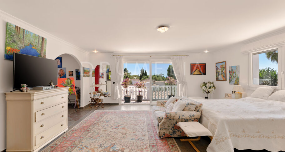 Casa Miranda - Villa in Los Llanos de Nagüeles. Opportunity for investors near Sierra Blanca, Marbella