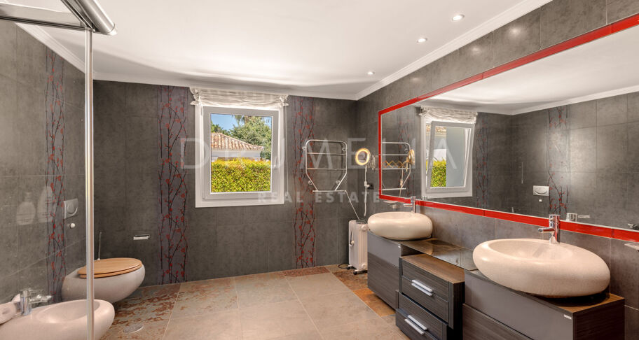 Casa Miranda - Villa in Los Llanos de Nagüeles. Opportunity for investors near Sierra Blanca, Marbella