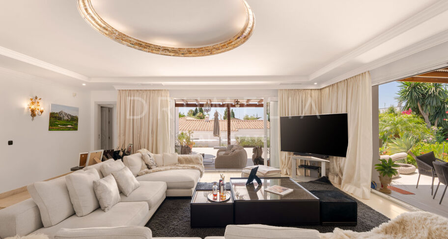 Casa Miranda - Villa in Los Llanos de Nagüeles. Opportunity for investors near Sierra Blanca, Marbella