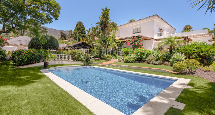 Casa Miranda - Villa in Los Llanos de Nagüeles. Opportunity for investors near Sierra Blanca, Marbella