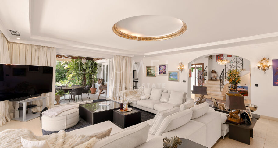Casa Miranda - Villa in Los Llanos de Nagüeles. Opportunity for investors near Sierra Blanca, Marbella