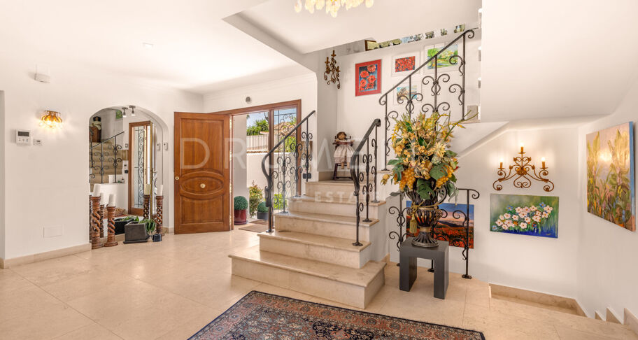 Casa Miranda - Villa in Los Llanos de Nagüeles. Opportunity for investors near Sierra Blanca, Marbella