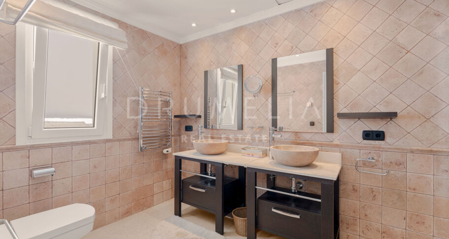 Casa Miranda - Villa in Los Llanos de Nagüeles. Opportunity for investors near Sierra Blanca, Marbella