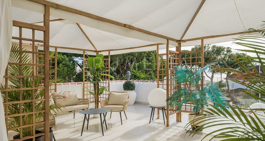 Renovierte strandnahe Villa in Marbesa, Marbella Ost