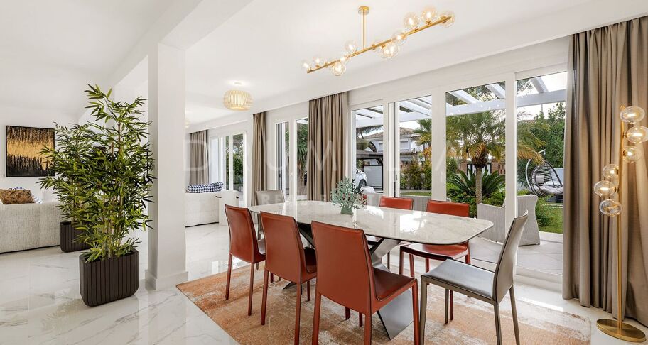 Renovierte strandnahe Villa in Marbesa, Marbella Ost