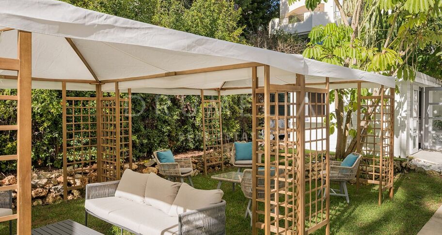 Renovierte strandnahe Villa in Marbesa, Marbella Ost