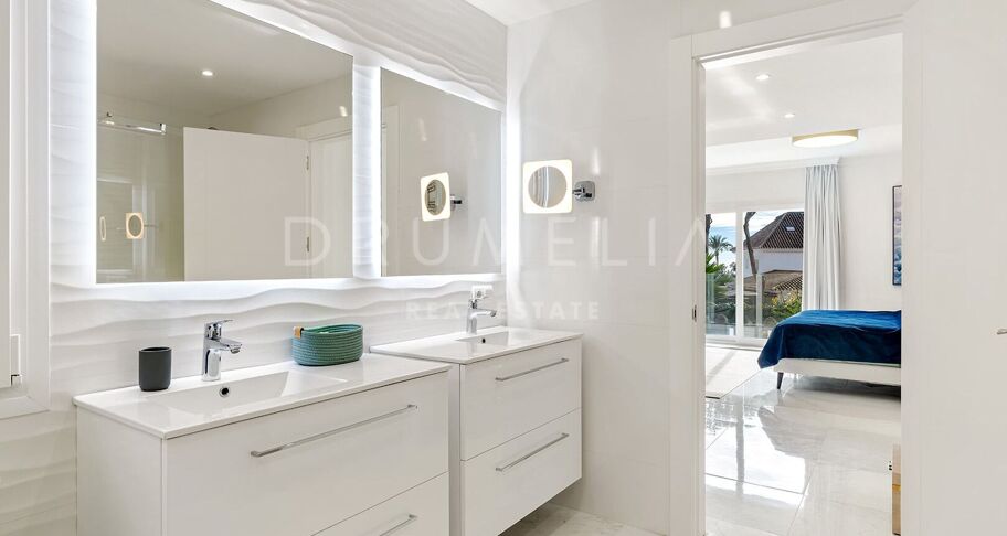 Renovierte strandnahe Villa in Marbesa, Marbella Ost