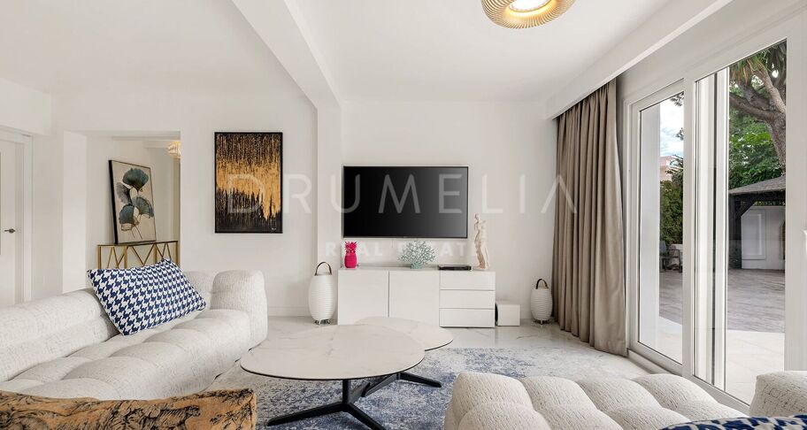 Renovierte strandnahe Villa in Marbesa, Marbella Ost