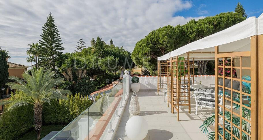 Renovierte strandnahe Villa in Marbesa, Marbella Ost