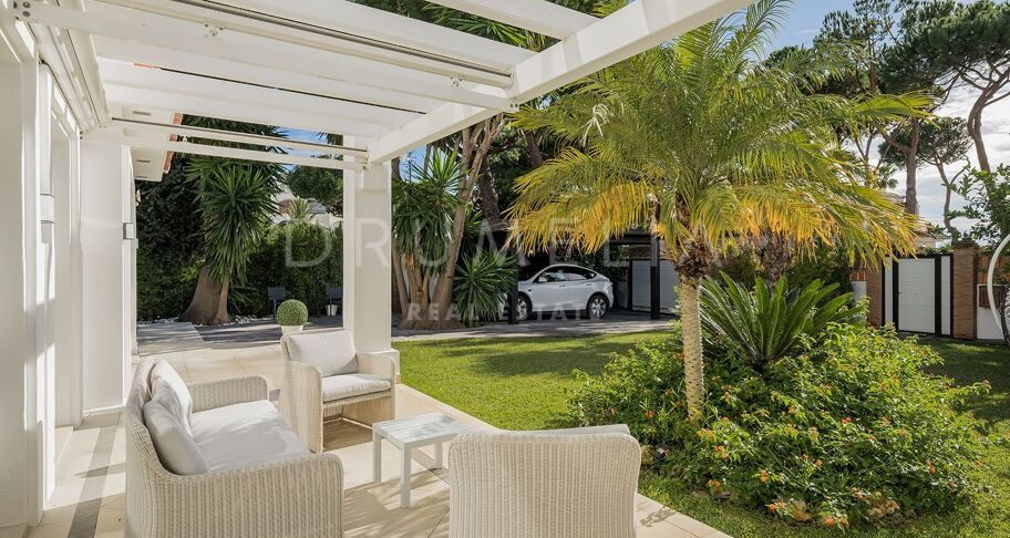 Renovierte strandnahe Villa in Marbesa, Marbella Ost
