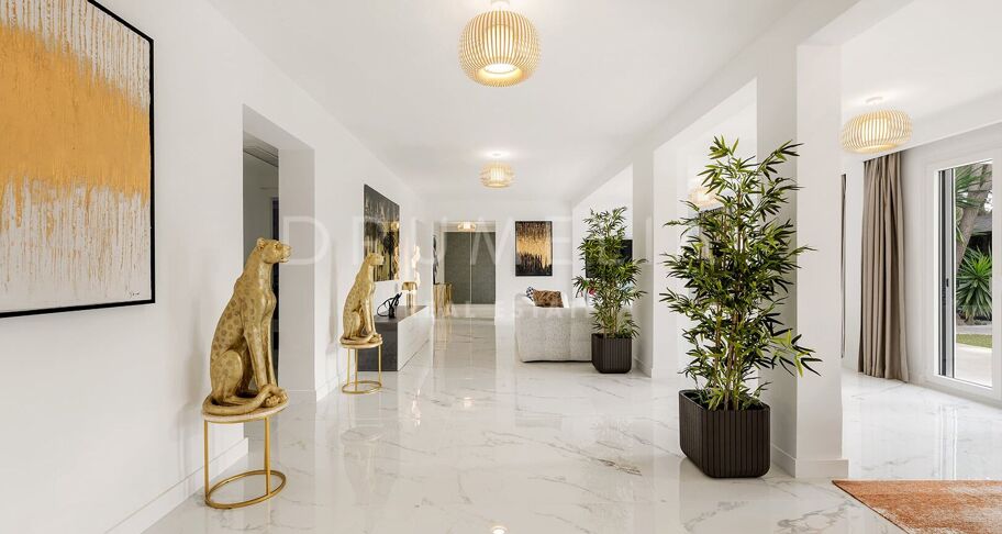 Renovierte strandnahe Villa in Marbesa, Marbella Ost