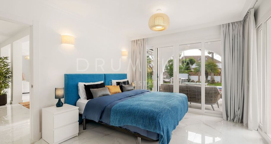 Renovierte strandnahe Villa in Marbesa, Marbella Ost