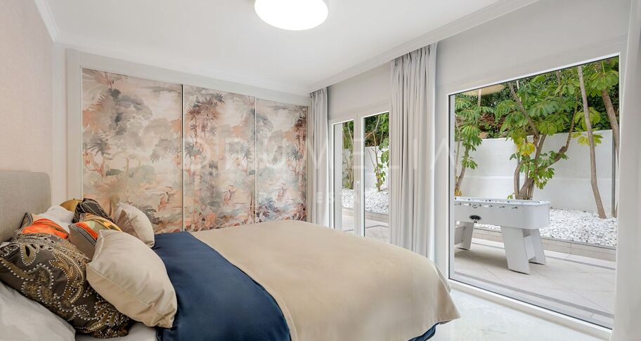 Renovierte strandnahe Villa in Marbesa, Marbella Ost