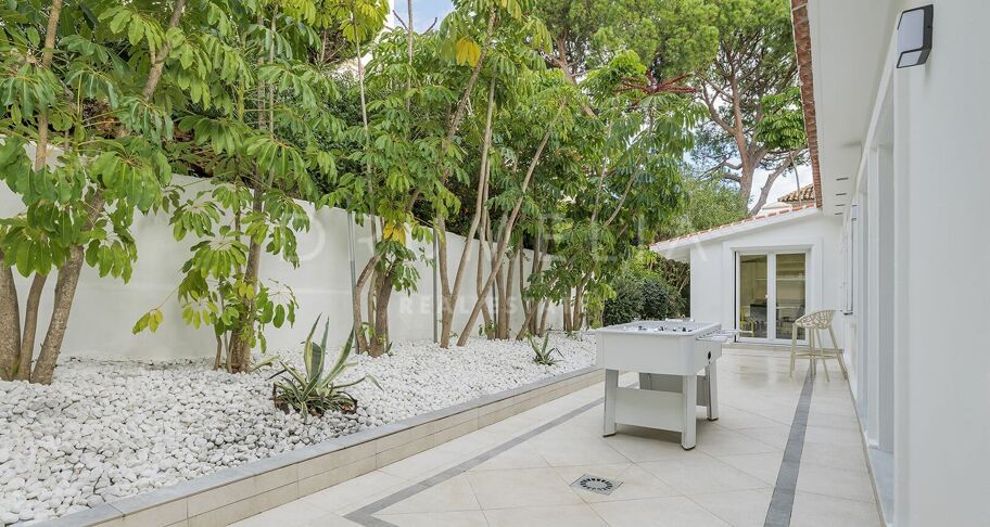 Renovierte strandnahe Villa in Marbesa, Marbella Ost
