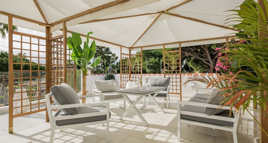 Renovierte strandnahe Villa in Marbesa, Marbella Ost