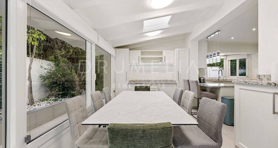 Renovierte strandnahe Villa in Marbesa, Marbella Ost