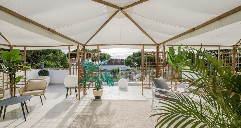 Renovierte strandnahe Villa in Marbesa, Marbella Ost