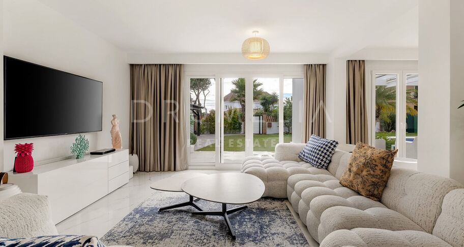 Renovierte strandnahe Villa in Marbesa, Marbella Ost