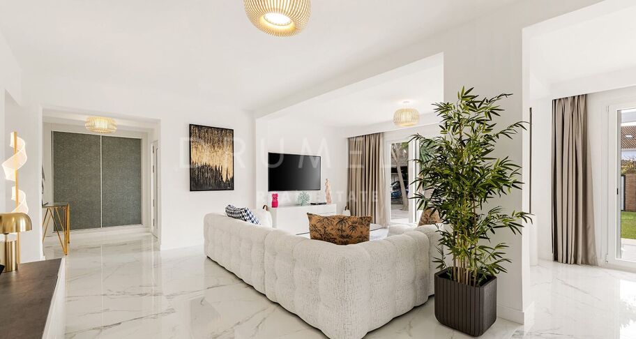 Renovierte strandnahe Villa in Marbesa, Marbella Ost